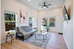 Stylish 3BR2BA Urban Retreat Near Lively Downtown
