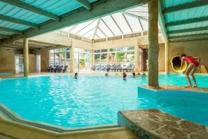 Campings Camping 4 etoiles - Piscine - efceih : photos des chambres