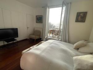 Maisons d'hotes Domaine Spa Perret-Au Calme-Chateau ArtDeco MasterSuite B&B et-ou Gite de Charme-A3Mn Giverny-Jardins Monet-Le Vexin-Piscine Ete-Parc 3Ha-Aire Enfants-PingPong-Options Diner-Billard-Massage-Yoga-Coaching-Fitness-Sauna-Hammam-Promo 2Nuits 1HJacuzzi Offerte : photos des chambres