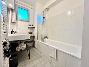 BnGo I Immense RoofTop Lyon I 2 chambres, 4 places parkings, 2 immenses terrasses, 8 personnes