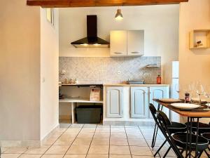 Appartements Creux de l-Eglise 2 - Cosy, Centre-ville, Calme, 4 personnes : photos des chambres