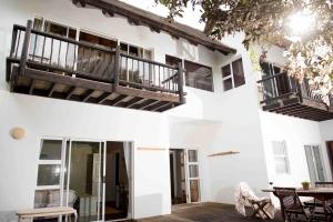 Seal Point, spacious beach villa on the beach