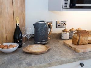 Braisty woods - Knotty & Nice