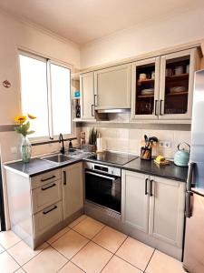 SeaView House - quiet area, 7 mins to town, stunning views