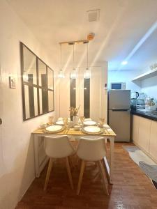 EDSA Cozy 3BR near MRT w Netflix and Karaoke Fun