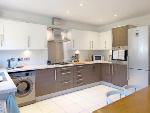 Wealden House - Westhampnett