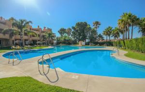 Lovely Apartment In Calahonda With Wifi