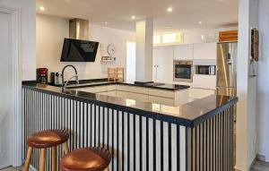 Lovely Apartment In Calahonda With Wifi