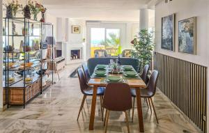 Lovely Apartment In Calahonda With Wifi