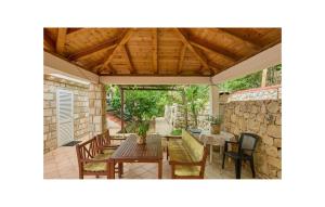 1 Bedroom Nice Apartment In Saplunara 