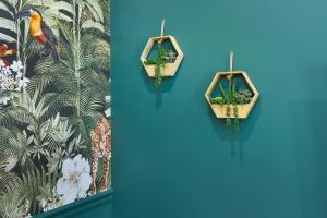 The Green Jungle - Near Restaurants, Coffee and Bars