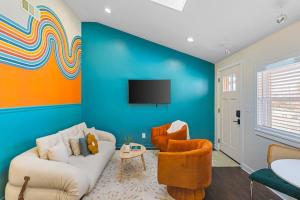 Fun and Fabulous - Walk to Bars, Coffee and Restaurants