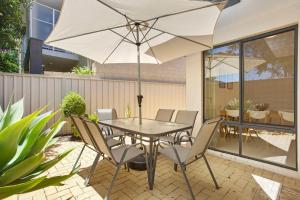 Beachside Gem in Doubleview, Free Wi-Fi, Parking