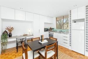 Lovely studio apartment with Freo Port views