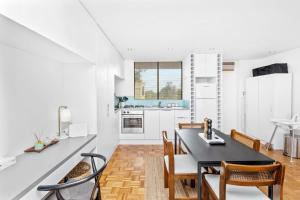 Lovely studio apartment with Freo Port views