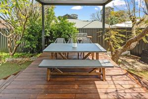 Sashas Cottage on the Hill BBQ & Entertainment