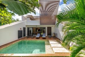 Villa Asana with Stunning Luxury Pool and Private Rooftop