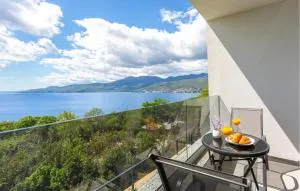 1 Bedroom Lovely Apartment In Rijeka - Zamet