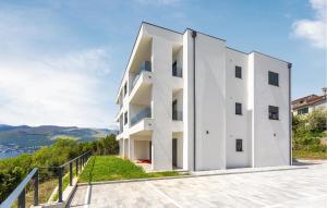 1 Bedroom Lovely Apartment In Rijeka