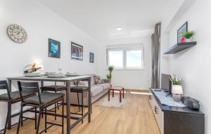 1 Bedroom Lovely Apartment In Rijeka