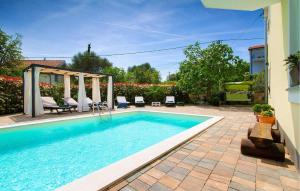 4 Bedroom Cozy Home In Donja Hlapa