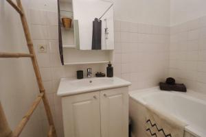 Appartements La Tour des Songes Place Dampmartin Uzes : photos des chambres