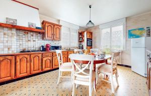 3 Bedroom Beautiful Home In Arzal