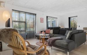 Beautiful Home In Glesborg