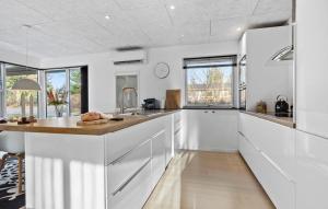 Beautiful Home In Glesborg