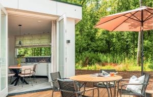 Beautiful Home In Afferden With Wifi