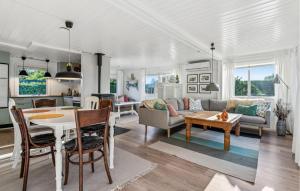 3 Bedroom Nice Home In Juelsminde