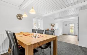 4 Bedroom Awesome Home In Grenaa