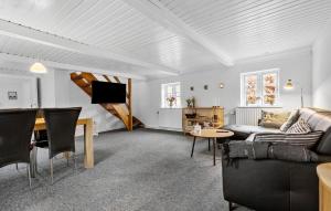 4 Bedroom Awesome Home In Grenaa
