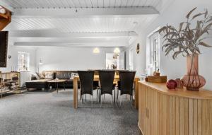 4 Bedroom Awesome Home In Grenaa