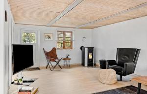 2 Bedroom Beautiful Home In Bogense