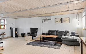 2 Bedroom Beautiful Home In Bogense