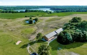 1 Bedroom Amazing Apartment In Binowo - Binowo