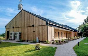 1 Bedroom Amazing Apartment In Binowo