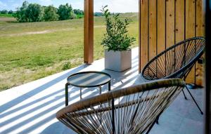 1 Bedroom Amazing Apartment In Binowo