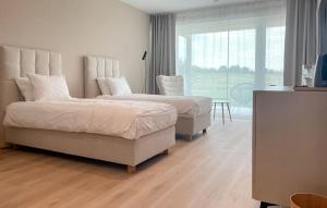 1 Bedroom Amazing Apartment In Binowo