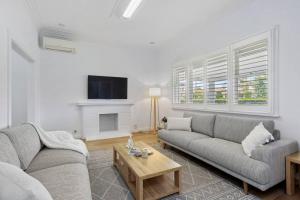 Ardross Delight, Gem with Pool, Garden and Parking