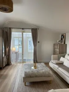 MeadowsSnug - Knockfin Cross Roads