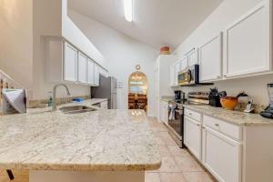 Beautiful Lake View Pool House Brand new Hot Tub