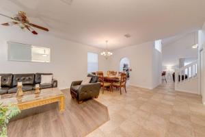 Beautiful Lake View Pool House Brand new Hot Tub