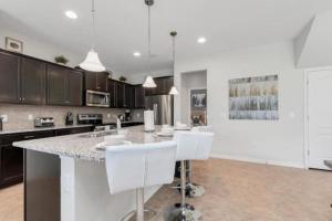 Luxury 5 Bed Pool Home Close To Disney, Spacious