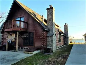 496 Bass Lake Retreat sleeps 22 - Knox