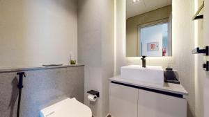 Vacationer Holiday Homes I Modern 1 Bedroom l Downtown Dubai Views