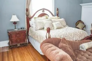 499) The Historic White House - Abbeville