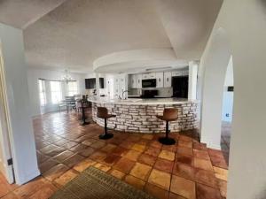 Room in Shared Mansion home Near Methodist Hospital