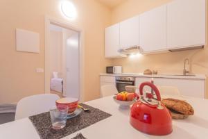 Simar Apartments nearby Como S G Train Station by RentComo